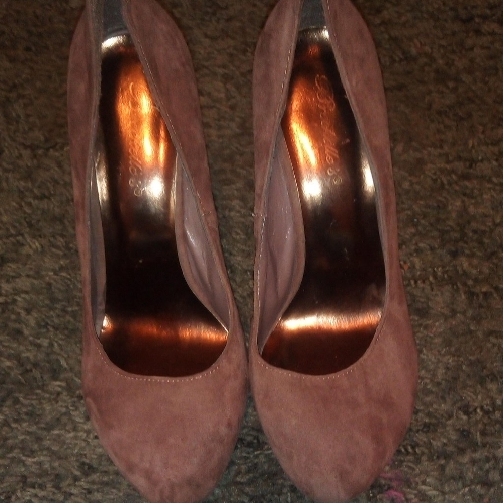 Heels - Picture 2 of 4